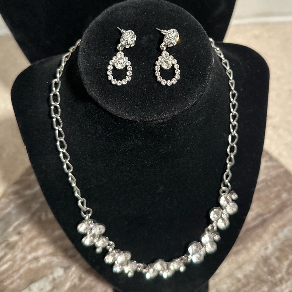 Jewelry Bundle (3), Statement Bib, Cuff Bracelet & Sparkle Earrings New & Used - Picture 7 of 14